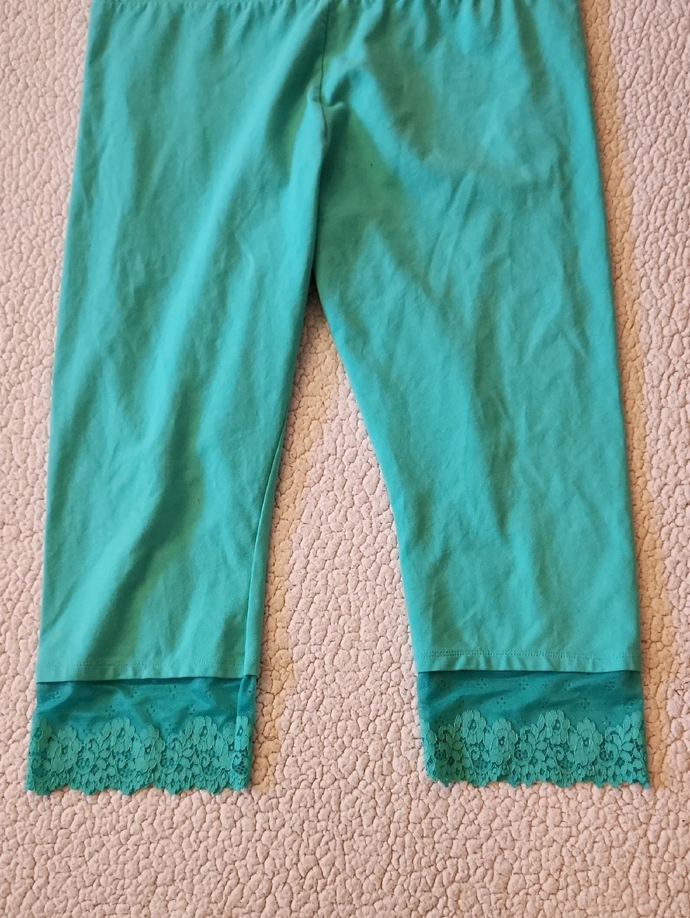 Logo Layers Floral Lace Cotton Blend Cropped Capri Leggings Resortwear Lagenlook